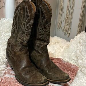 Women’s ariat cowboy boots. Size 7